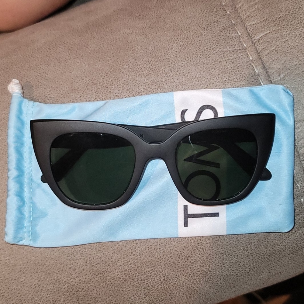 *NWOT*Toms CatEye Sunglasses
